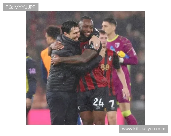 伊劳拉赛后抗议裁判误判，塞门约控球时提前吹哨